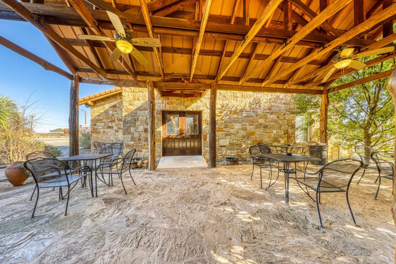 The Olive @ Mendelbaum Winery Guest Cabins Hotel Фредериксбург Екстериор снимка